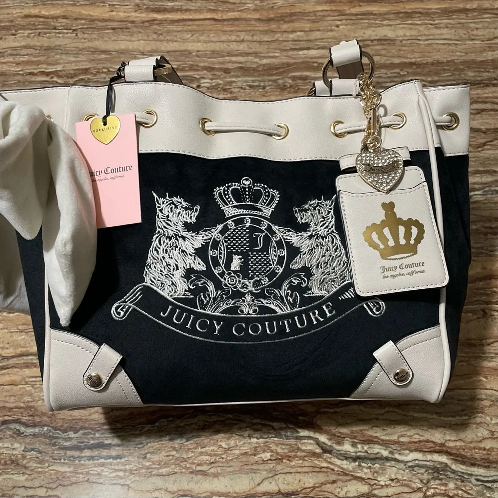 Juicy Couture - Picture 1 of 9